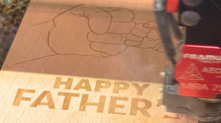 grabado madera cortada con laser